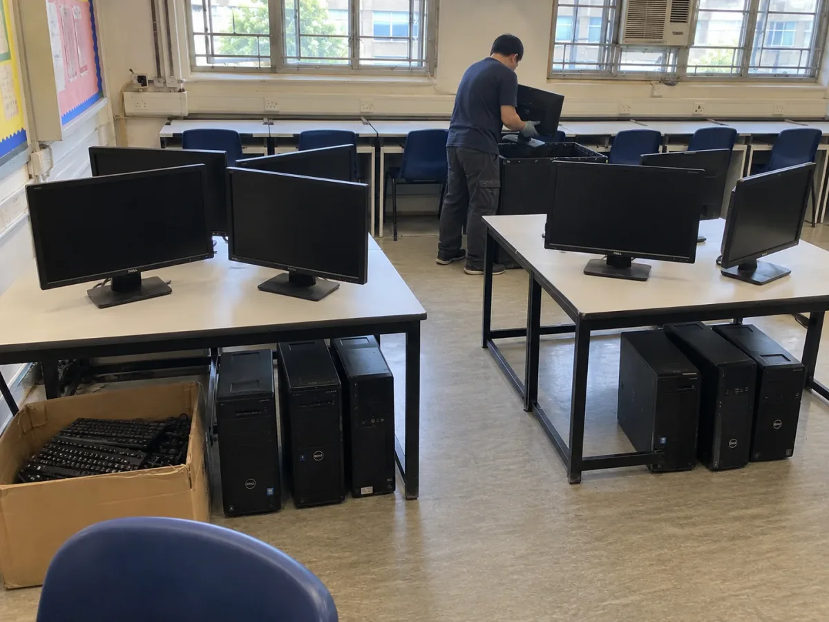 深水埗整理搬運中